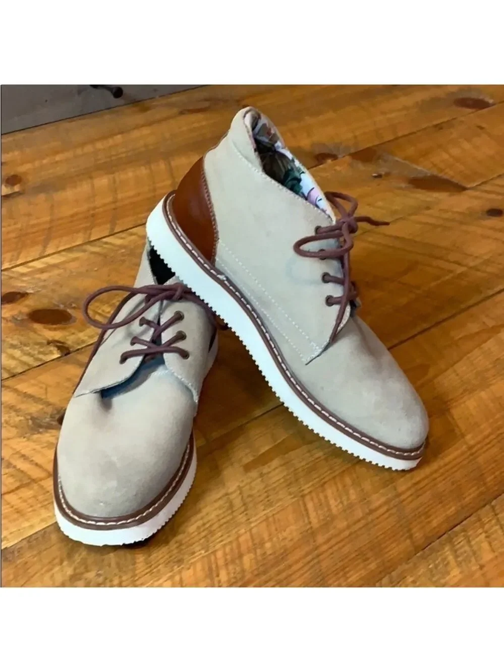 Globe Australia Daley tan suede chukka boots / shoes Size 8